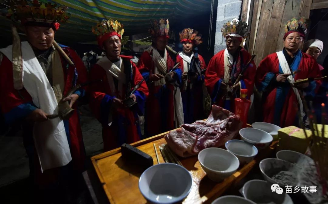 苗族丧葬习俗:巴狄扎的葬礼,车亡灵上天国的神圣仪式